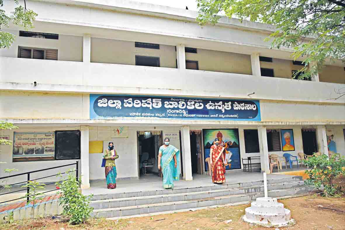 పేద విద్యార్థులకు వరం ఆదర్శబడి