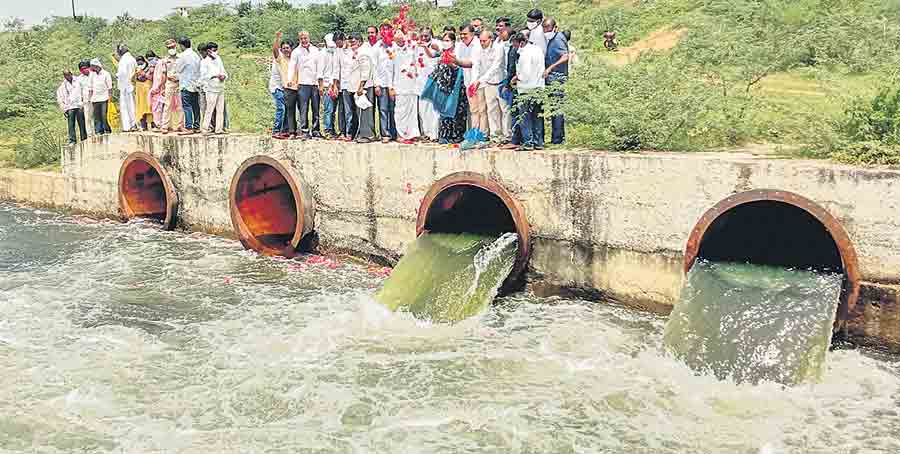 పంటలు ఎండనివ్వం