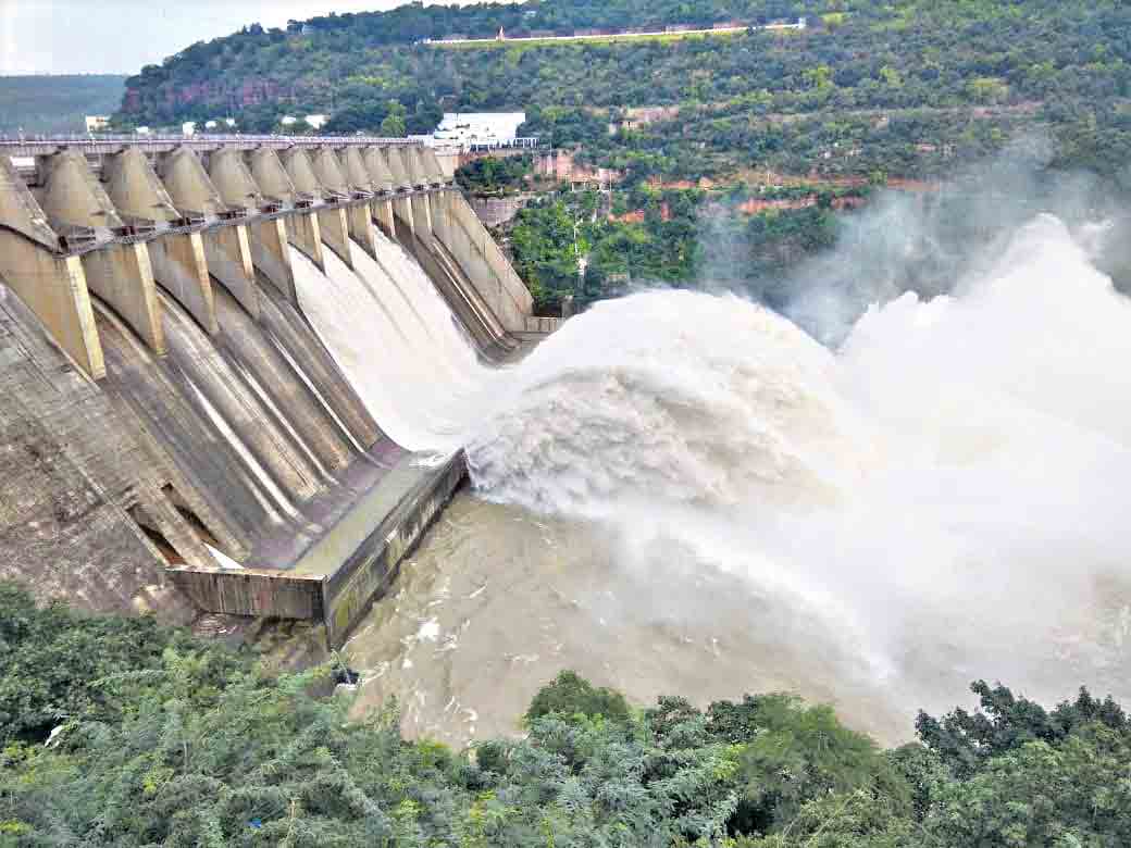 కృష్ణాకు తగ్గిన వరద ఉద్ధృతి