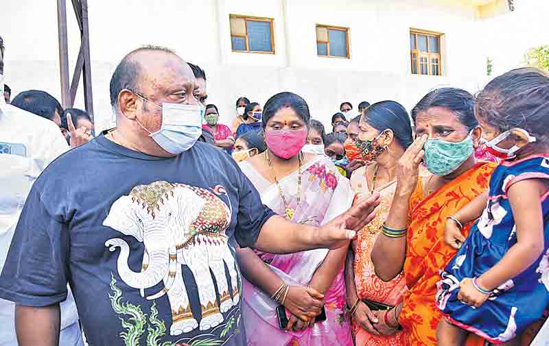 టీఆర్‌ఎస్‌కు జైకొట్టిన వడ్డెర కాలనీ