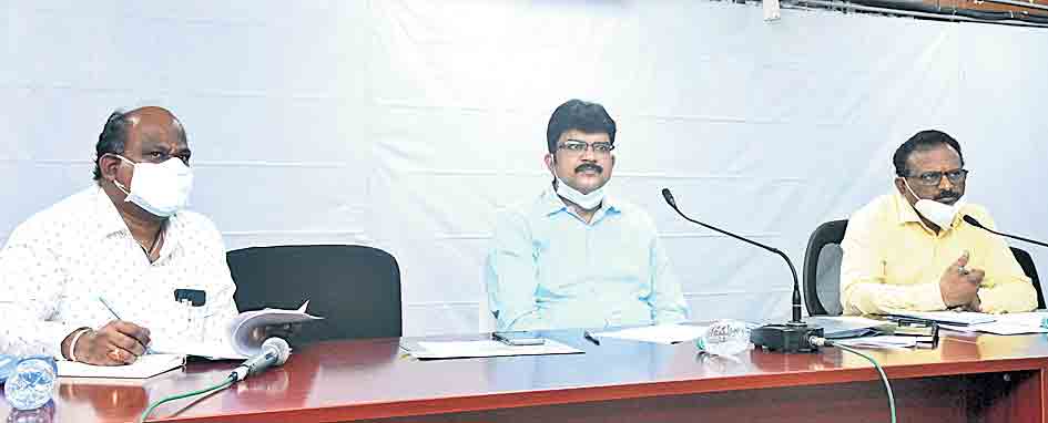 రహదారుల విస్తరణలో వేగం పెంచండి