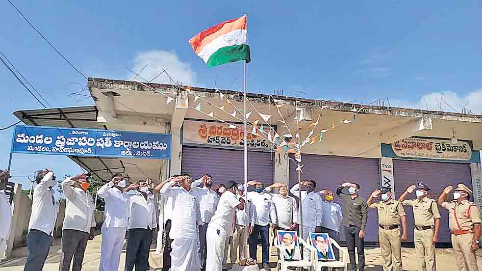 మురిసిన.. మువ్వన్నెల జెండా