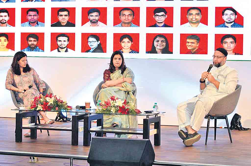 నాయకత్వ లక్షణాలు అలవర్చుకోవాలి