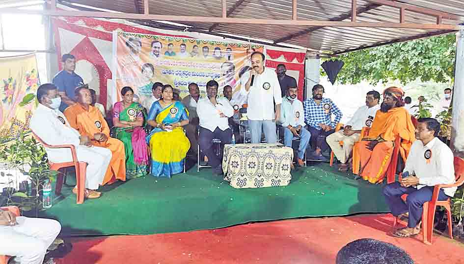 ఆలయ అభివృద్ధికి కృషి చేస్తా