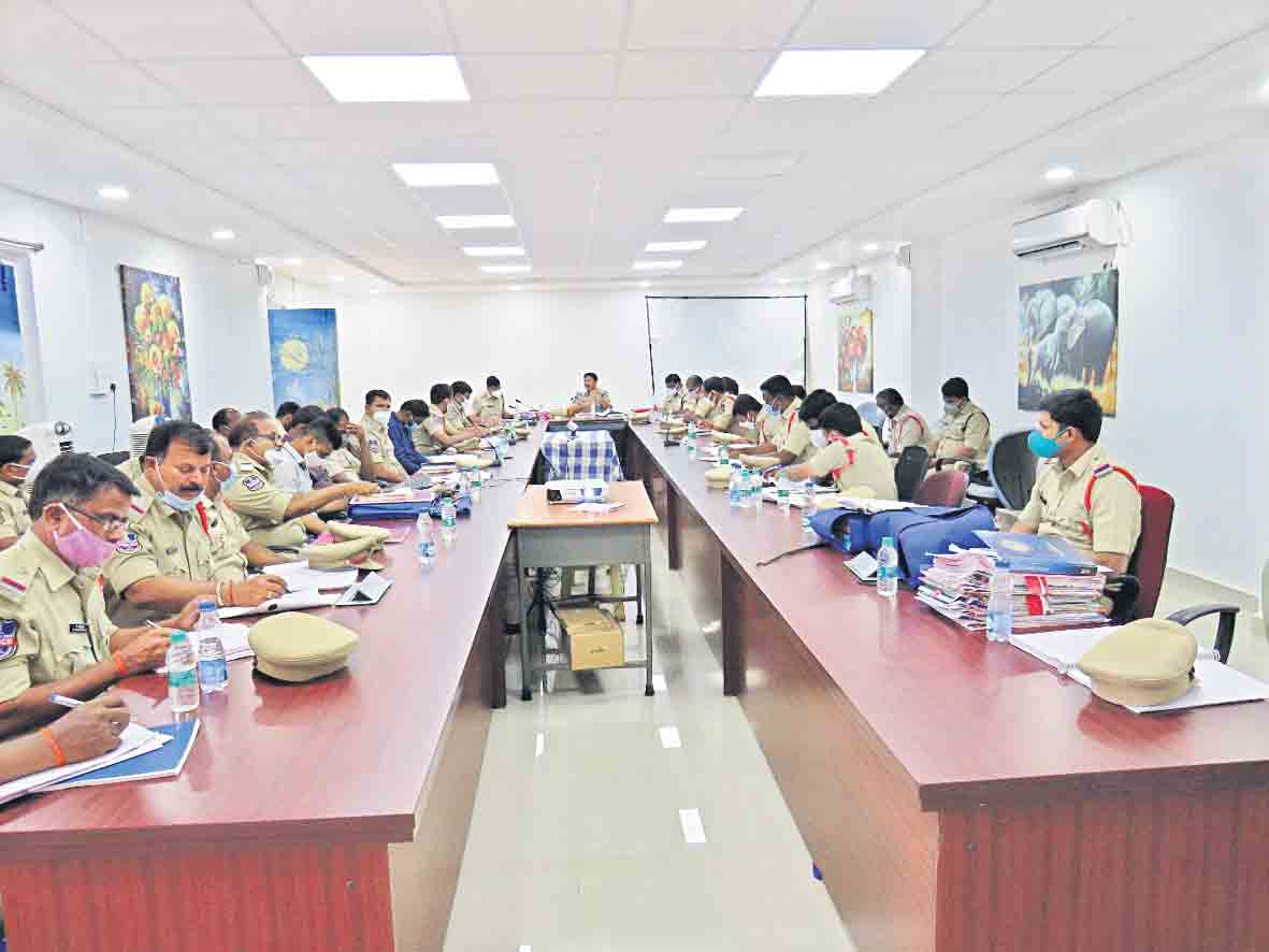 పెండింగ్‌ పనులు పరిష్కరించాలి