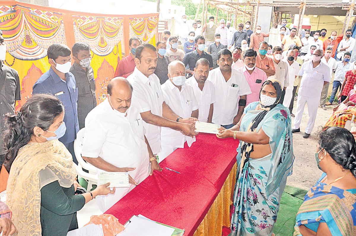 కల్యాణలక్ష్మి పేదలకు వరం