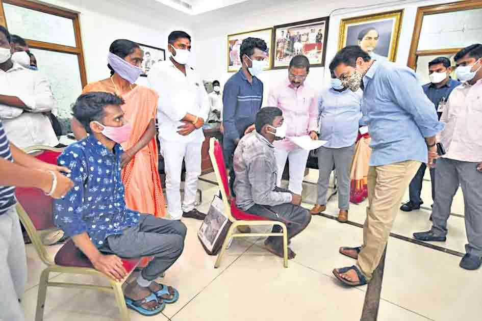 మంత్రి కేటీఆర్‌ భరోసా