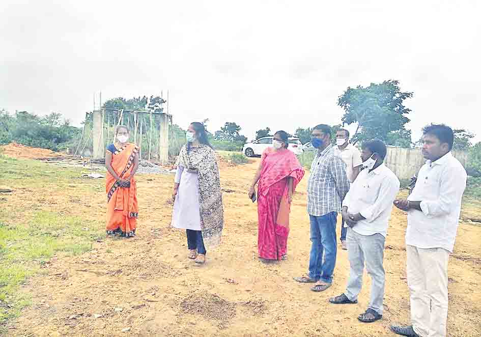 వైకుంఠధామాలను పూర్తిచేయాలి