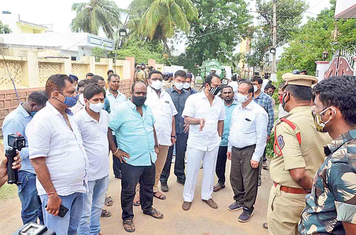 సాహెబ్‌నగర్‌ దుర్ఘటనలో.. రాజకీయాలు తగదు