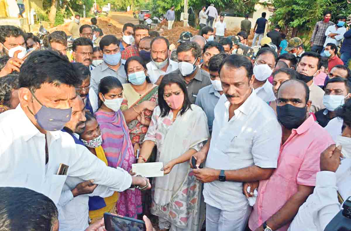 మృతుల కుటుంబాలకు అండగా ఉంటాం