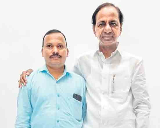 చంద్రప్రకాశ్‌ పాటకు కేసీఆర్‌ ఫిదా