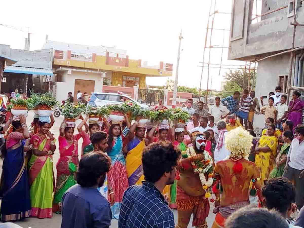 ఘనంగా మహంకాళి బోనాలు