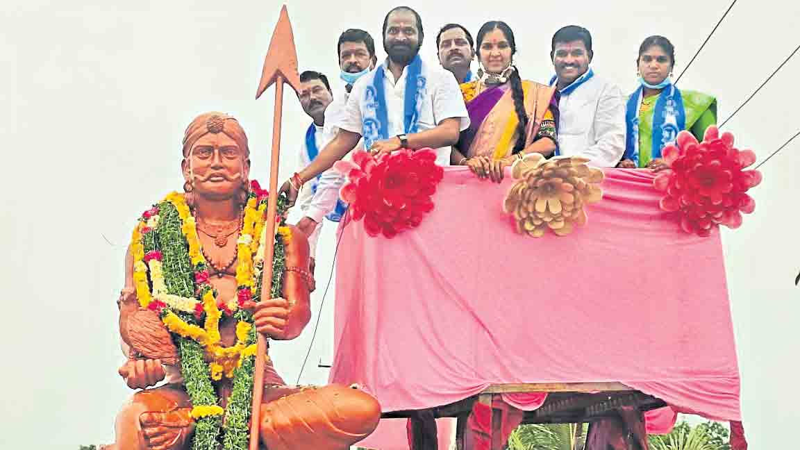 తెలంగాణ పౌరుషాన్ని చాటిన యోధుడు పాపన్న