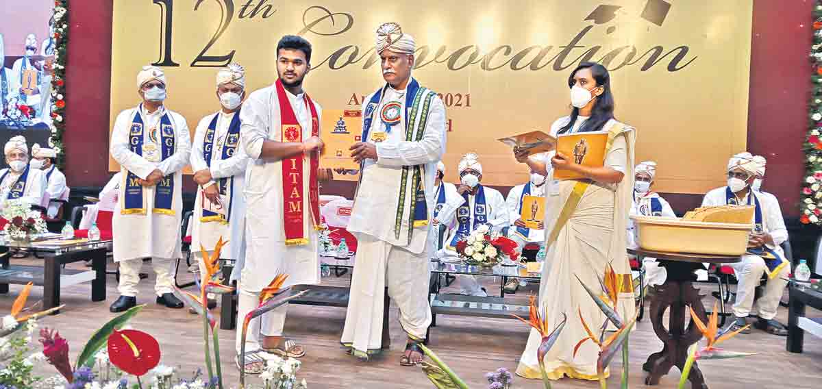 కన్నుల పండువగా గీతం స్నాతకోత్సవం