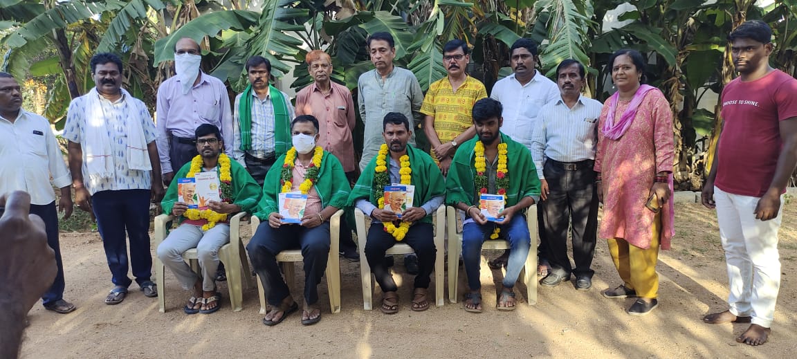 చేనేత వస్త్రాలను ఆదరించాలి