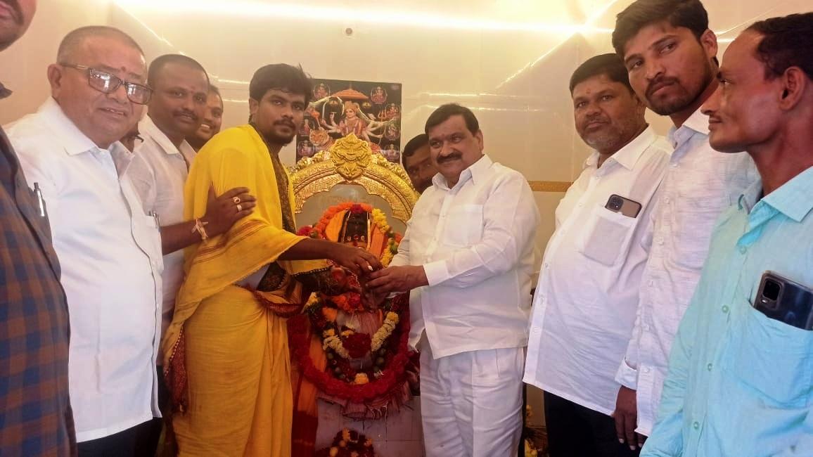 కోట్ల మైసమ్మను దర్శించుకున్న మాజీమంత్రి