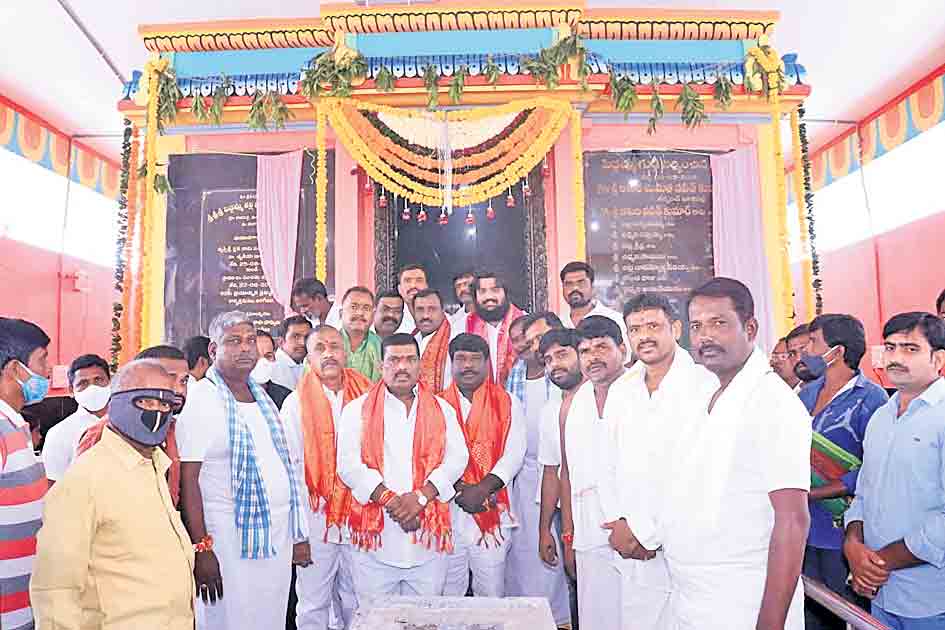 ఆలయాలు.. ప్రశాంతతకు నిలయాలు