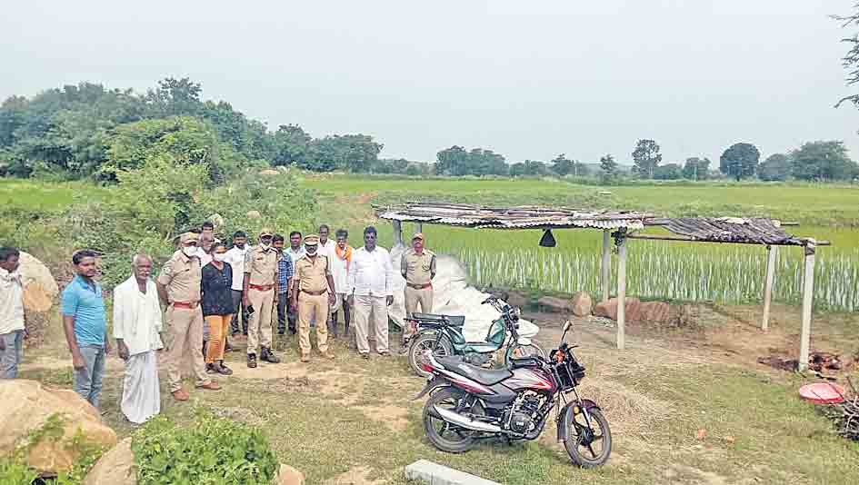 లేగదూడపై చిరుత దాడి