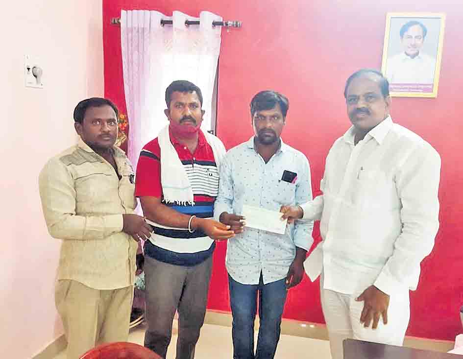 స్వయం ఉపాధితో ఆర్థికాభివృద్ధి సాధించాలి