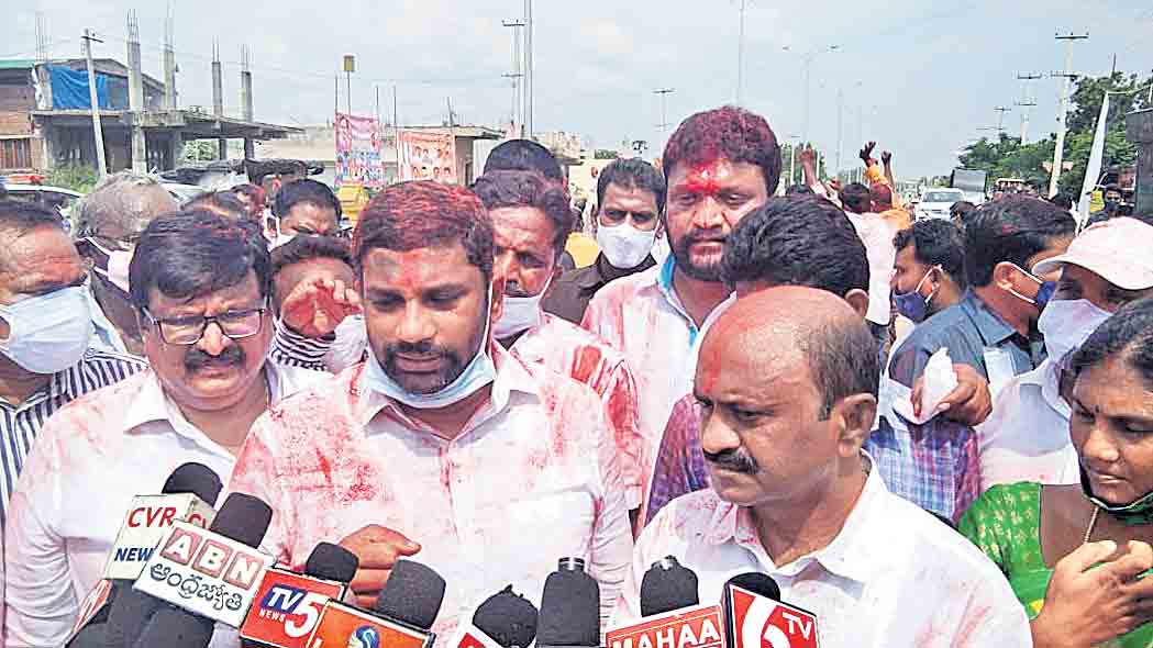 సీఎంను విమర్శించే స్థాయి ఈటలకు లేదు