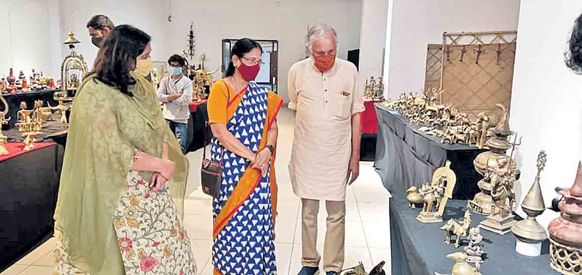 ఆది కళలు ప్రత్యేకంగా ఉన్నాయి