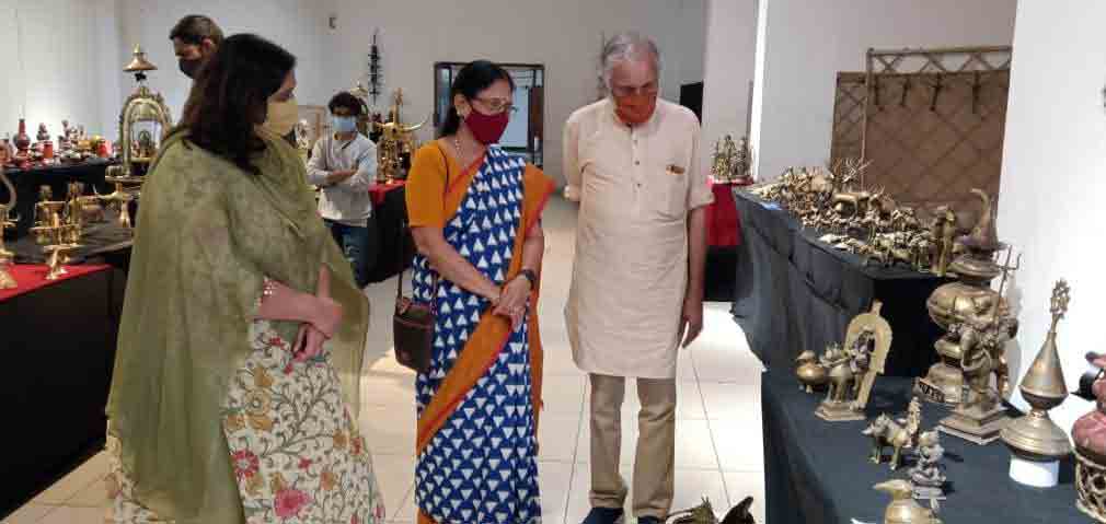 ఆద్య కళా ప్రదర్శనను సందర్శించిన వాణిదేవి