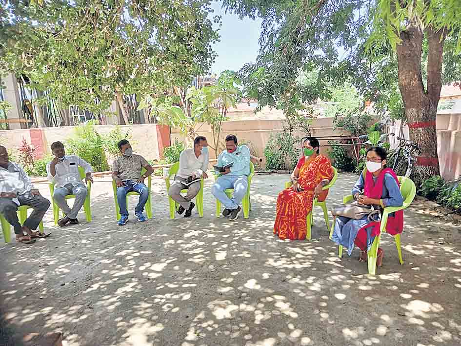 పార్కు అభివృద్ధిలో గ్రామస్తుల కృషి