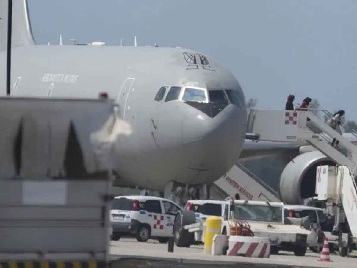 Italy Flight : ఇటలీ విమానంలో మంటలు.. ప్రయాణికులు సురక్షితం