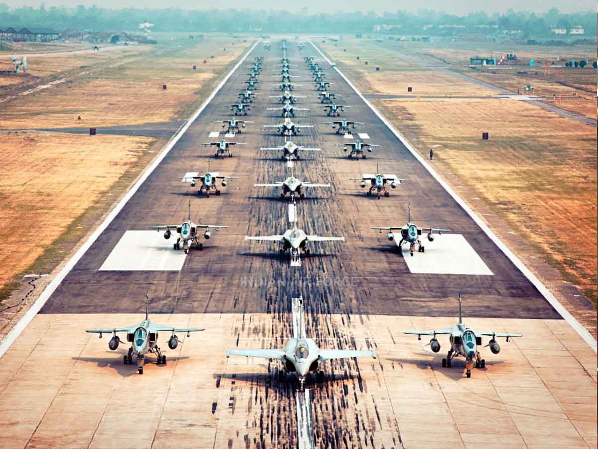 IAF elephant Walk : కన్నుల పండువగా రాఫెల్, జాగ్వార్‌ విమానాల ‘ఎలిఫెంట్ వాక్‌’