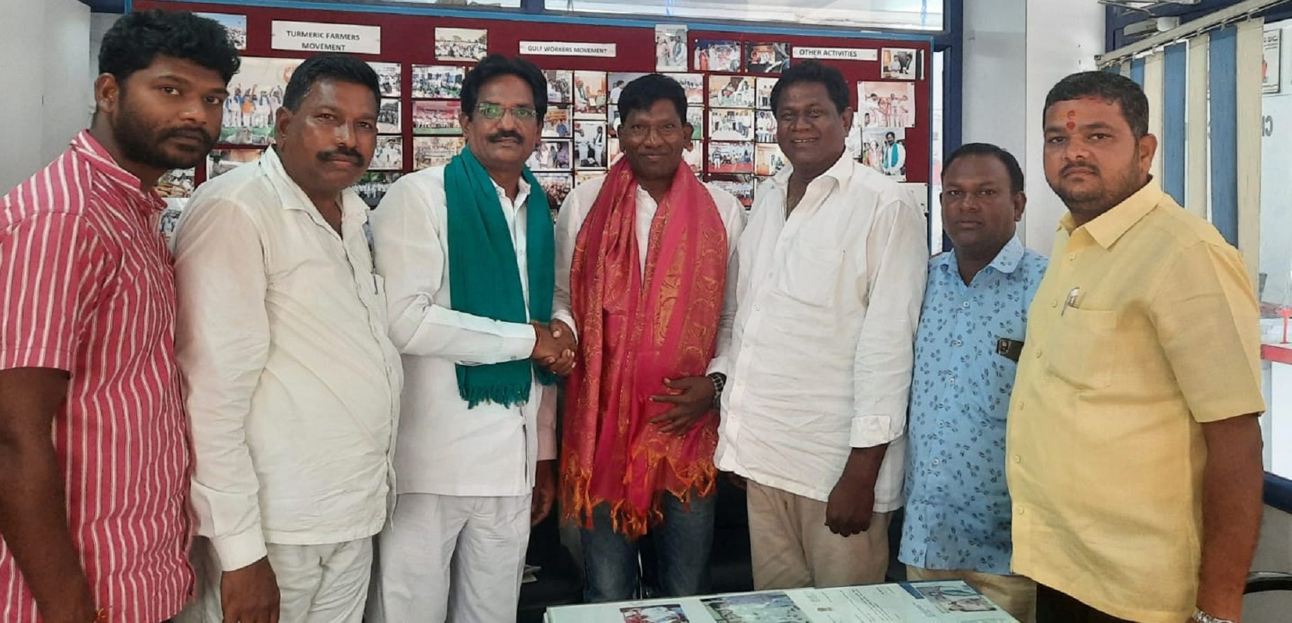 Ambedkar youth|తెలంగాణ అంబేద్కర్‌ యువజన సంఘం రాష్ట్ర ఉపాధ్యక్షుడు అర్గుల్‌ సురేశ్‌కు సన్మానం