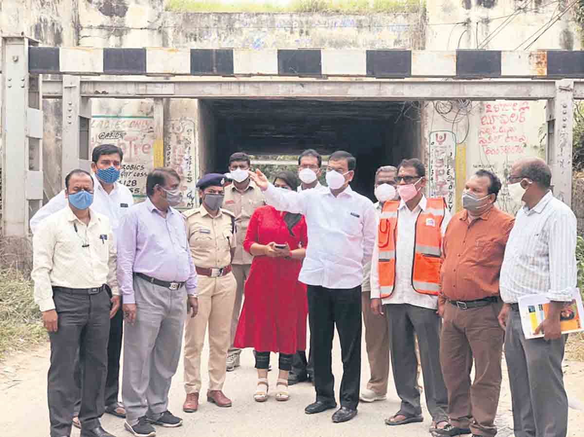 స్టేషన్‌కు వెళ్లే దారిలో మరో కెంట్‌ను నిర్మించాలి