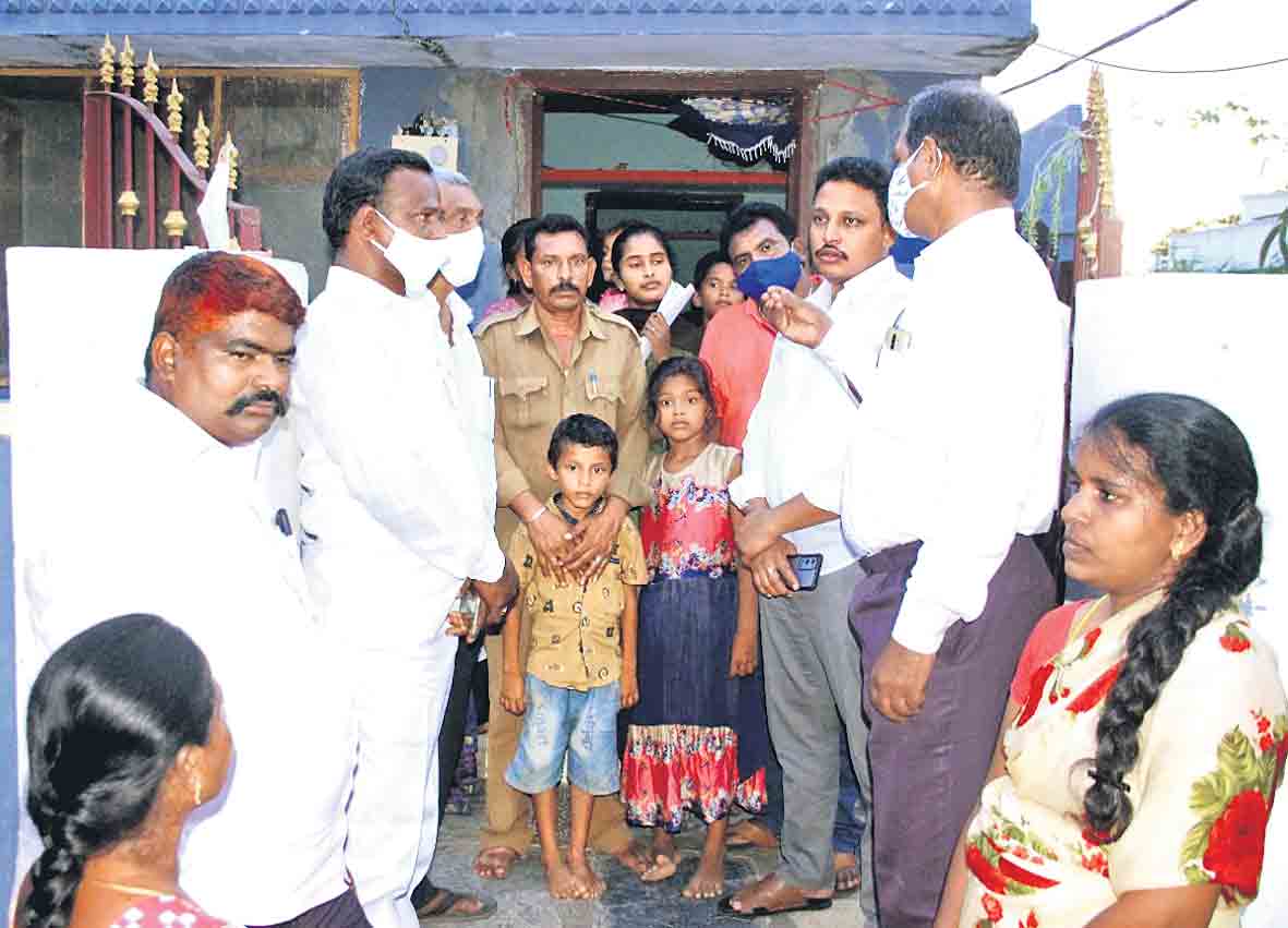 నేపాలీ కుటుంబానికి కేటీఆర్‌ చేయూత