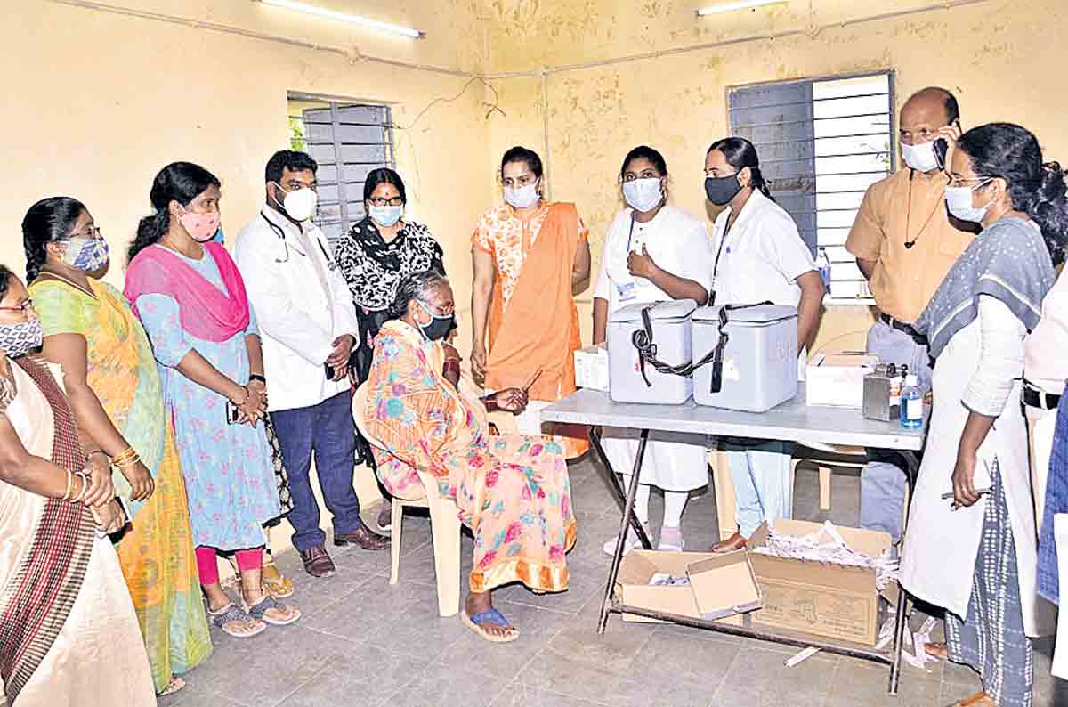 ప్రతి ఒక్కరూ కరోనా వ్యాక్సిన్‌ వేసుకోవాలి