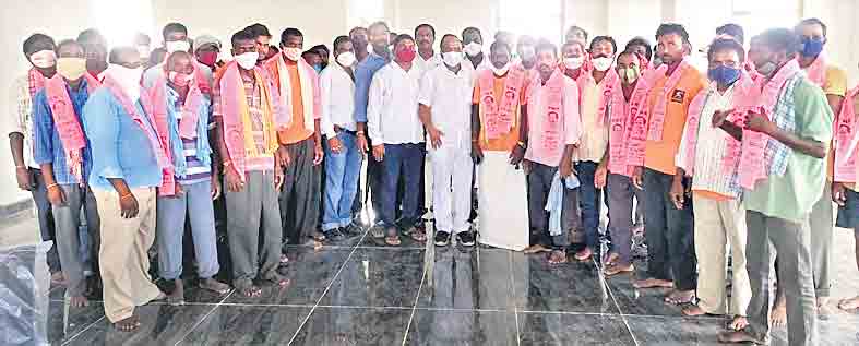 టీఆర్‌ఎస్‌లోకి భారీగా చేరికలు