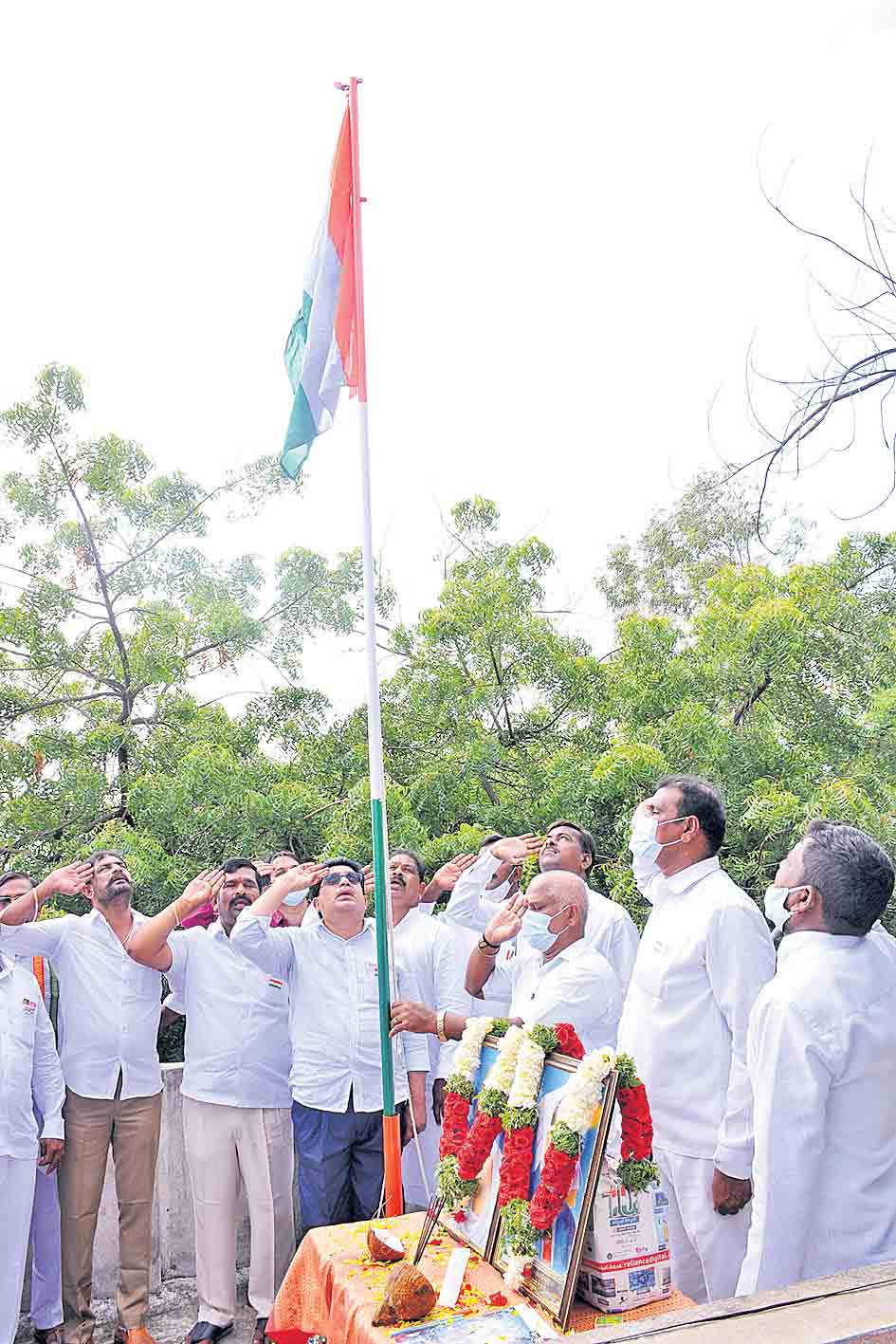 మువ్వన్నెల రెపరెపలు