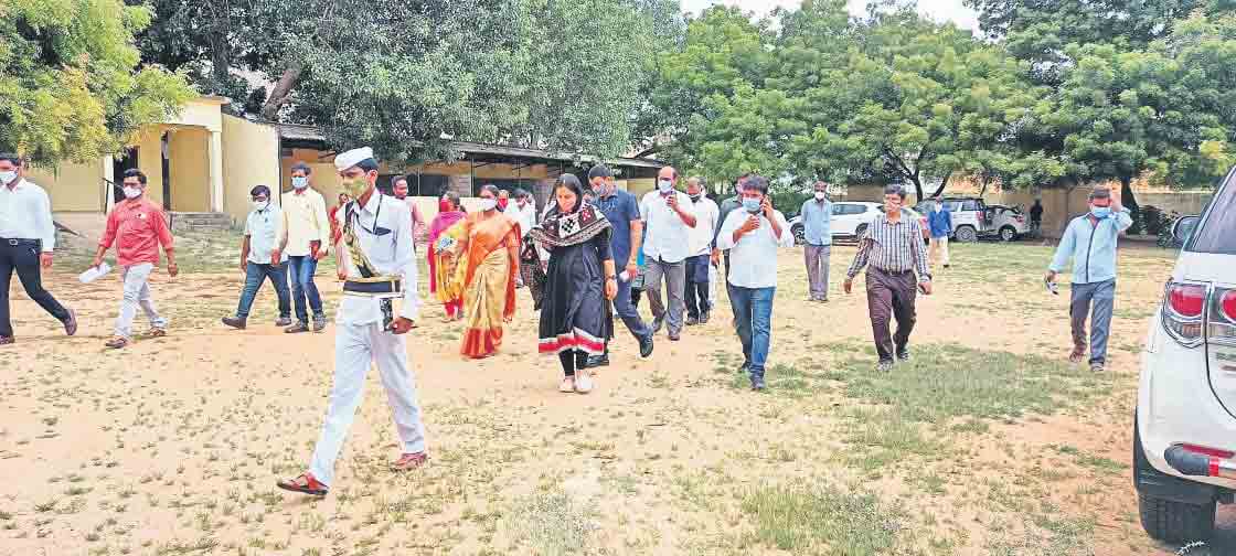 పునఃప్రారంభానికి పాఠశాలలను సిద్ధంచేయాలి