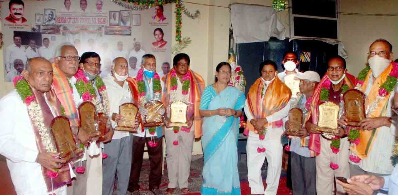 వయోధికుల సామాజిక సేవలు అమూల్యం:వాణీదేవి