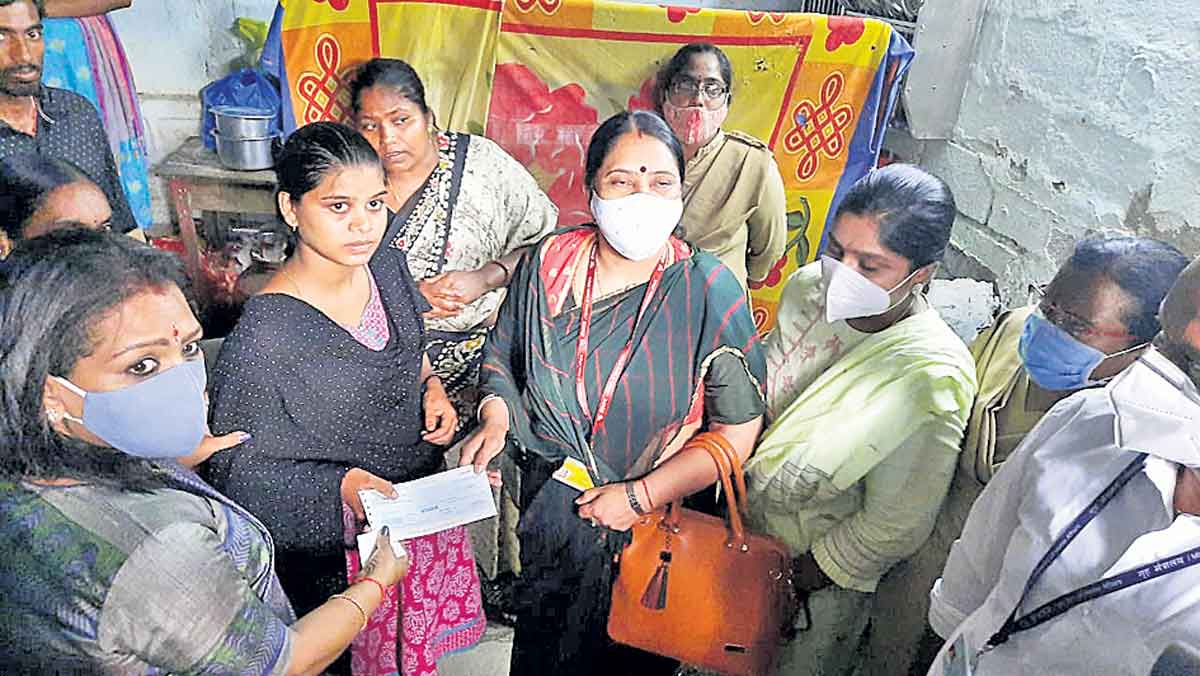 బాధిత కుటుంబాలను ఆదుకుంటాం