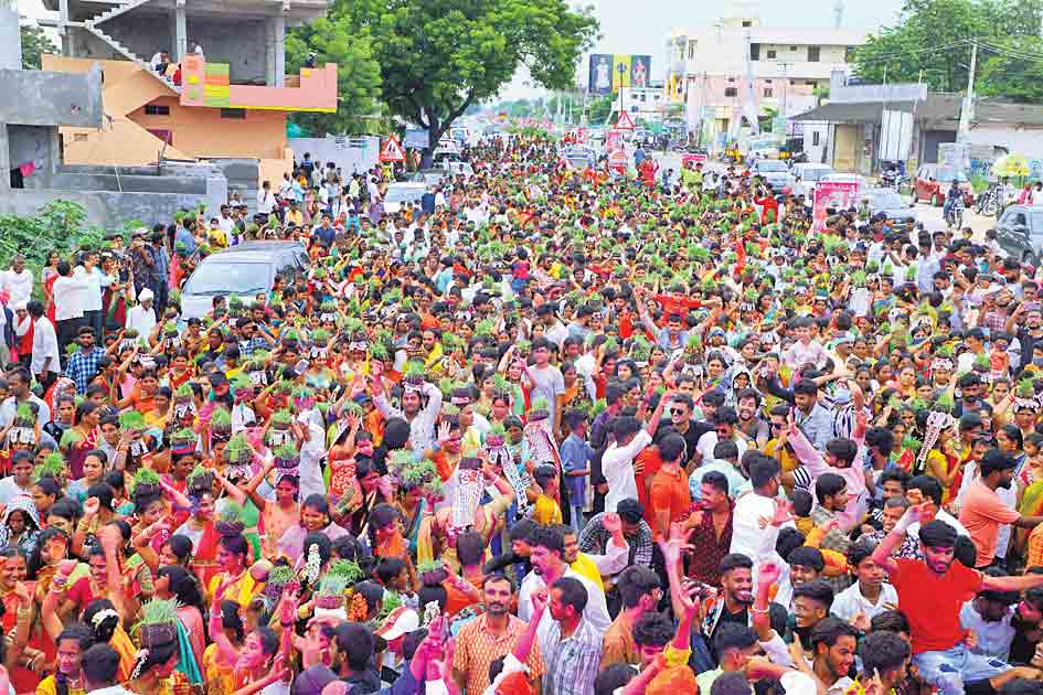 వైభవంగా తీజ్‌ ఉత్సవాలు
