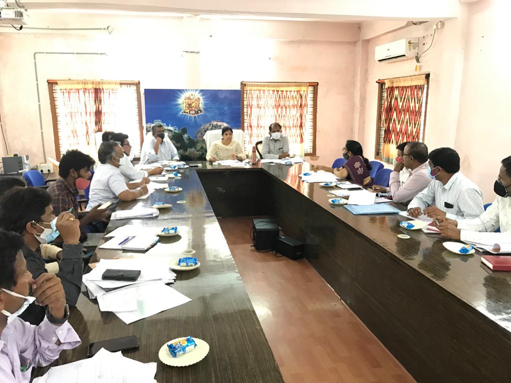 సాగునీటి ప్రాజెక్టులను త్వరగా పూర్తి చేయాలి