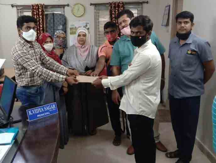 ఆర్థిక సహాయం అందజేత