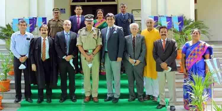 విద్యార్థుల‌కు నాయ‌క‌త్వ బాధ్య‌త‌ల అప్ప‌గింత‌