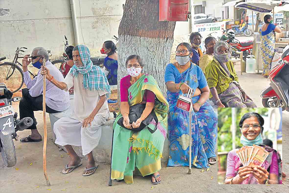 ఆసరా ఆనందం..