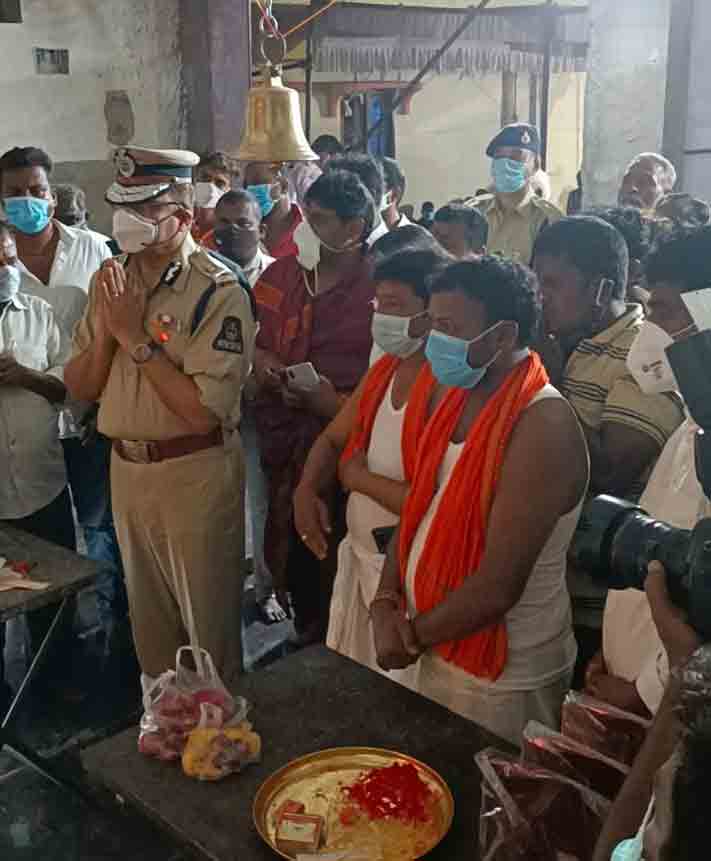 పిలక్‌మాతా దేవాలయంలో సిటీ కమిషనర్‌ పూజలు