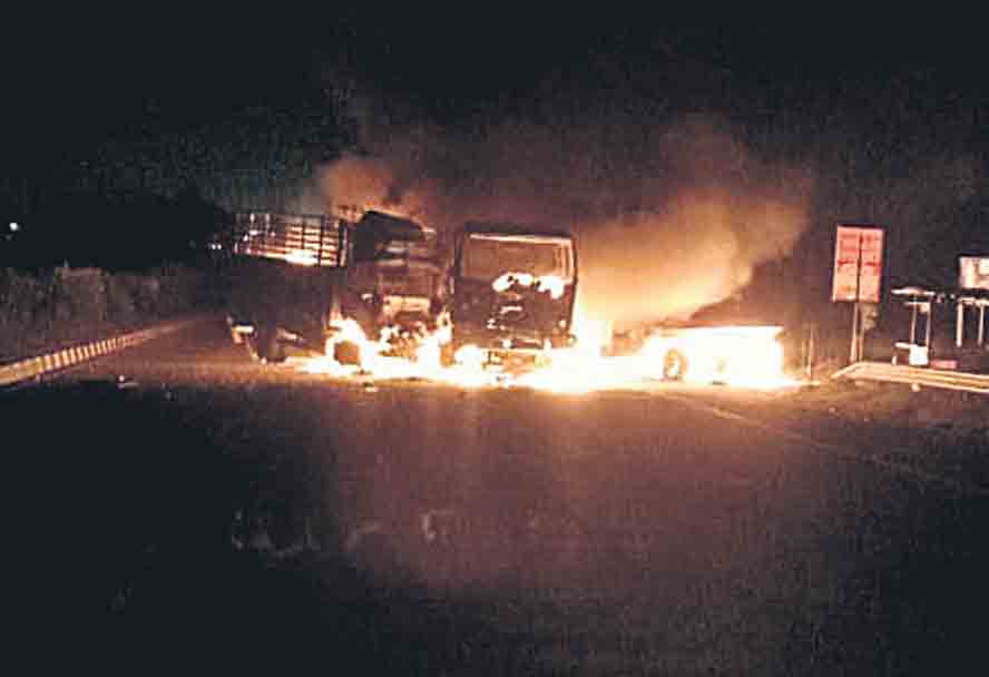 రోడ్డు ప్రమాదంలో రెండు వాహనాలు దగ్ధం