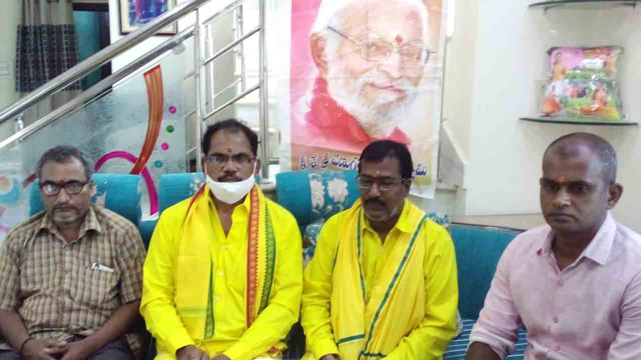 గోవును జాతీయ ప్రాణిగా గుర్తించాల‌ని తిరుమలకు పాదయాత్ర