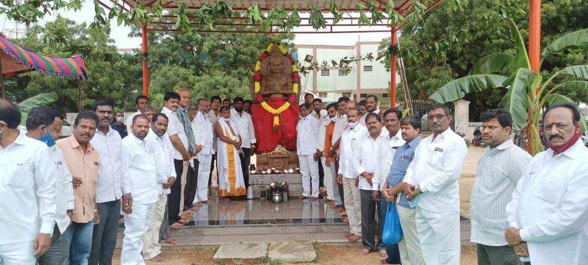 అమ్మవారికి ప్రత్యేక పూజలు