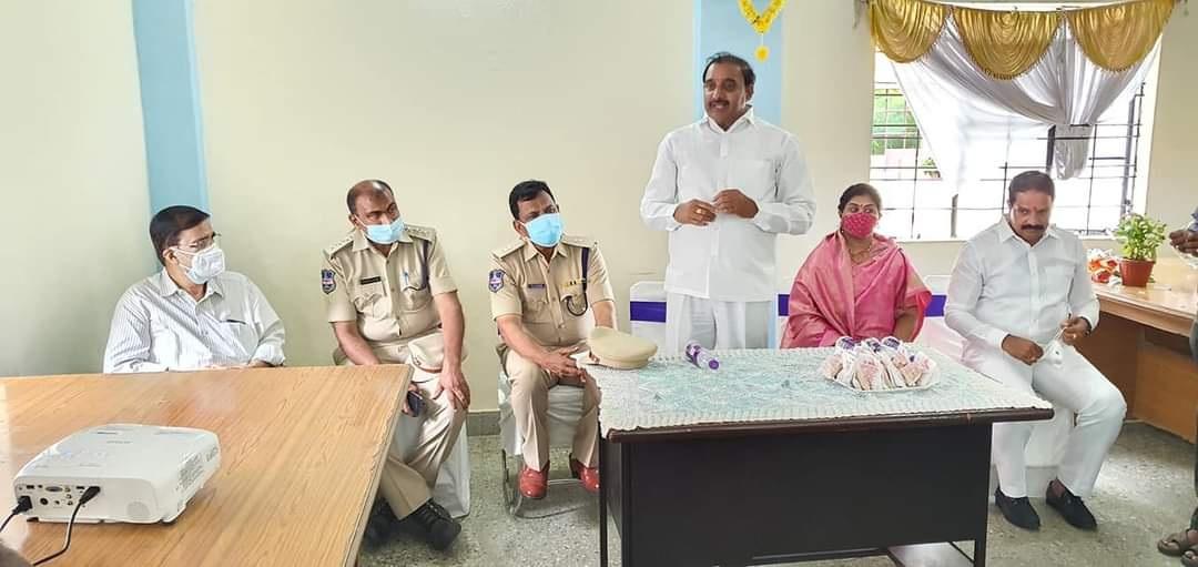 నేరాల నియంత్రణలో సీసీ కెమెరాలు దోహ‌దం