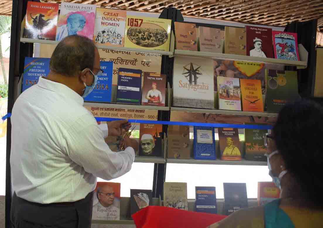 శిల్పారామంలో స్వాతంత్ర సమరయోధుల చిత్ర ప్రదర్శన