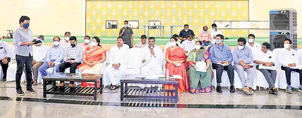 ప్రజలకు జవాబుదారీగా పనిచేద్దాం